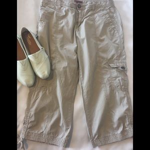 🌸Tie bottom khaki capris